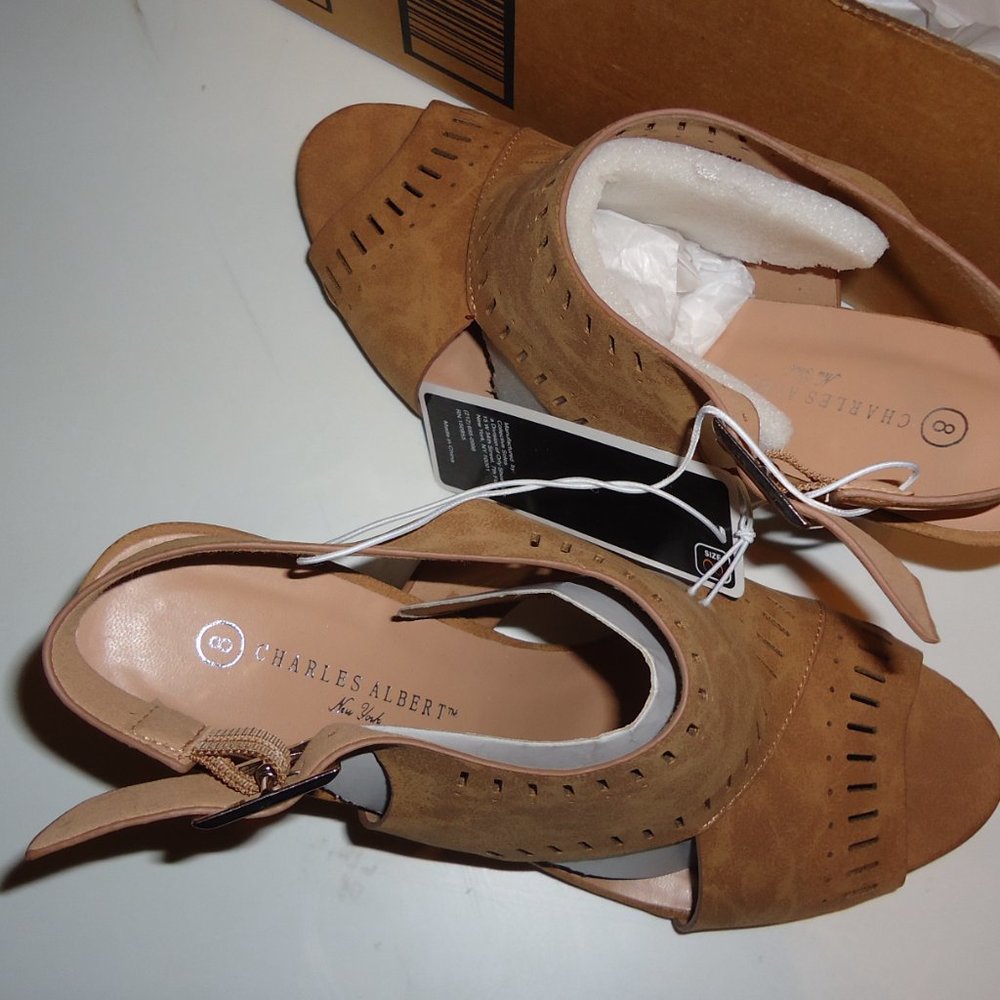 Vegan  Leather Booties NEW - Picture 15 of 15